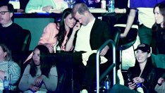 Като влюбени тийнейджъри – Хари и Меган се забавляват на баскетболен мач