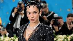 Дуа Липа започна празненствата по случай 30-ия си рожден ден по-рано