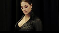 Да кърмиш на открито без задръжки – Ашли Греъм показва как