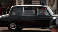 Принц Джордж и принцеса Шарлот привлякоха вниманието на погребението на кралицата