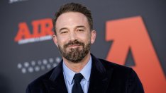 В зоната на бунтарския живот – Бен Афлек с пънк прическа и върху мотор