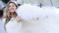 Три поколения в една снимка - Жизел Бюндхен почете покойната си майка