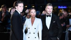 Братята на Бруклин Бекъм ще му кумуват на сватбата