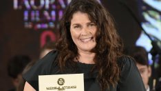 Нападната и ограбена: Джулия Ормънд става жертва на Харви Уайнстийн в пика на славата си