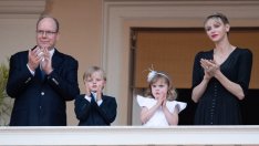 Принцеса Шарлийн със специален подарък за децата си