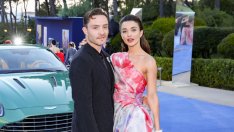 Ед Уестуик позира гол до кръста с приятелката си и сина ѝ на луксозна яхта в Бодрум