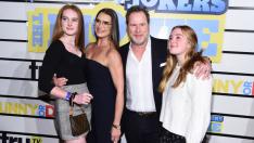 Бански 2021: Брук Шийлдс и двете ѝ дъщери с еднакви модели