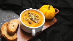 4 рецепти за супи, богати на протеин, които борят болести и вируси