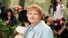 Ед Шийрън показа тялото си, цялото покрито с татуировки