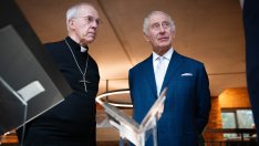 Скандал в англиканската църква – архиепископът, короновал крал Чарлз, подаде оставка