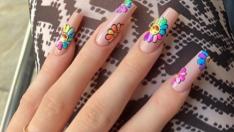 Цветовете на дъгата по ноктите – вдъхновение от Такаши Мураками