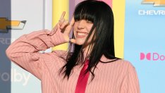 Били Айлиш стресира феновете си с новата си, масивна и странна татуировка