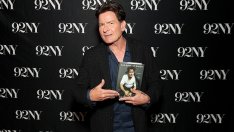 Чарли Шийн призна за сексуални отношения с мъже