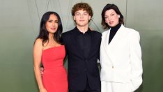 С мама и мащеха под ръка – Салма Хайек и Линда Еванджелиста си имат един кавалер