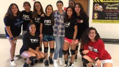 Селена Гомес се върна на училище