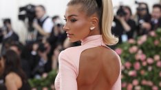 Розова минирокля – Хейли Бийбър с перфектния модел 