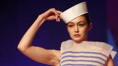 Три месеца след раждането: Джиджи Хадид се хвали с плосък корем