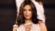 Ева Лонгория впечатлява с актуална прическа и изваяни крака