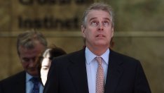 Нов скандал за принц Андрю – дал 15 000 долара за вечер с непълнолетна