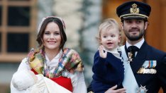 Принц Филип и принцеса София с първи семеен портрет след раждането на сина им