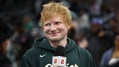 Ед Шийрън направи серенада на болни деца в Бостън