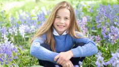 Принцеса Шарлот е копие на Кейт Мидълтън в нов портрет за рождения си ден