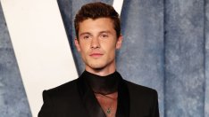 Шон Мендес се фука с коремните си мускули в новата кампания на Tommy Hilfiger