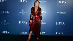 Защо да носиш риза, когато си Дженифър Лопес?