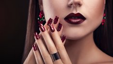 Изкуството на Скорпиона – идеи за маникюр в стил черен романтизъм