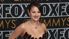 Помолили гаджето на Селена Гомес да напусне червения килим на „Еми“