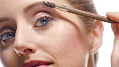 Избелени вежди – любима тенденция на звездите