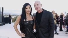 Такси за богати – Джеф Безос и Лорън Санчес пристигнаха с хеликоптер на Седмицата на модата