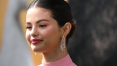 Селена Гомес пуска бански с най-добрата си приятелка 