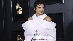 Шал с ресни и кожа – перфектната комбинация за Кайли Дженър