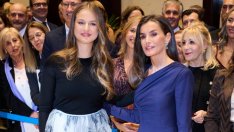 Видения в синьо – кралица Летисия и принцеса Леонор се появиха в сходни тоалети 