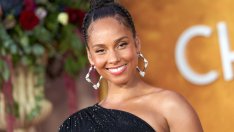 Рокля с шарен принт – Алиша Кийс обожава тенденцията