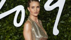 Бременна и шик! Роузи Хънтингтън-Уайтли демонстрира заоблено коремче със стил