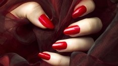 Огнен хром – сексапилната версия на червен маникюр