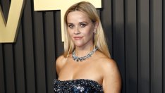 Есенни якета: Рийз Уидърспун с кожено предложение