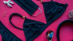 Алекс Петканова разгорещи феновете с черен бански