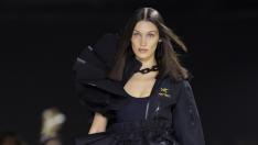 Бела Хадид рекламира бельото на Риана