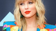 Есенен маникюр – Тейлър Суифт с идея в червено