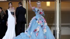 Шарън Стоун „открадна“ шоуто с фантастичната си рокля на фестивала в Кан