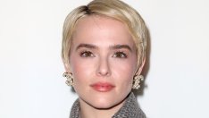 Пълна промяна – Зоуи Дойч шокира с нова прическа – платинено пикси