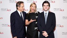 Гордост: Бен Стилър позира с жена си Кристин Тейлър и сина им Куинлин