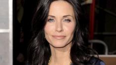 Моника се завръща: Кортни Кокс с бретон