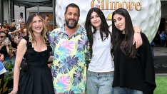 Семейна киновечер – Адам Сандлър с двете си дъщери на червения килим