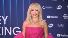 Рита Ора като розово секси Барби – открадна образа на Марго Роби от хитовия филм