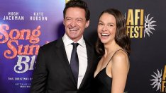 Заедно сме – Хю Джакман и Сътън Фостър дебютираха на червения килим като двойка