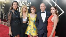 Празничен уикенд за Брус Уилис: Актьорът получи поздравления от любимите си жени